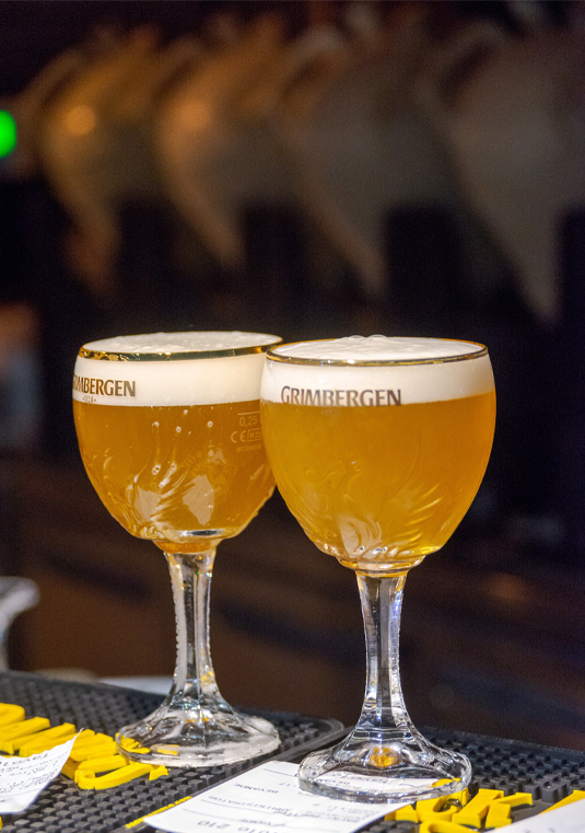 pub a siracusa - boccali di birra pub a siracusa - boccali di birra